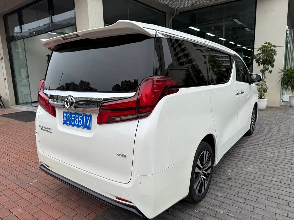 Toyota Alphard 2018 — фото 8