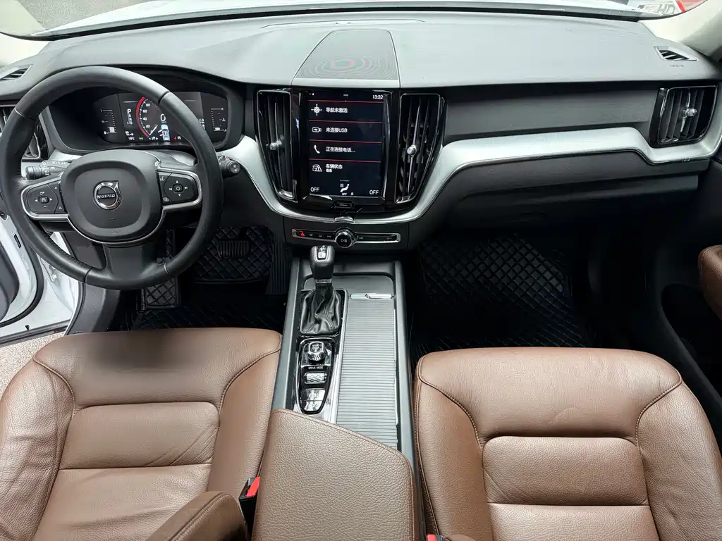 Volvo XC60 2019 — фото 13