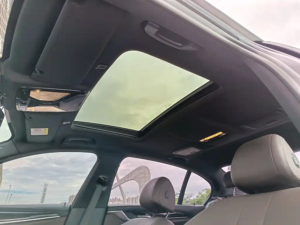 BMW 5 Series 2019 — фото 19