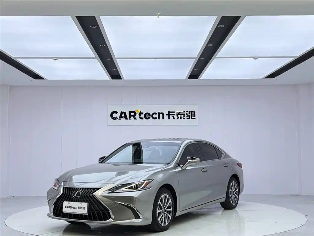 Lexus ES 2022 — фото 1