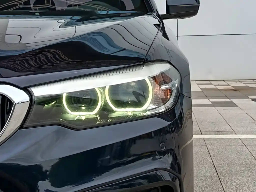 BMW 5 Series 2019 — фото 20