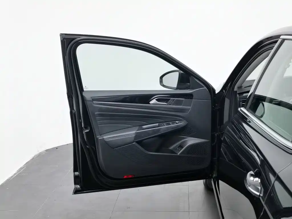 Volkswagen Passat Plug-In Hybrid 2023 — фото 8