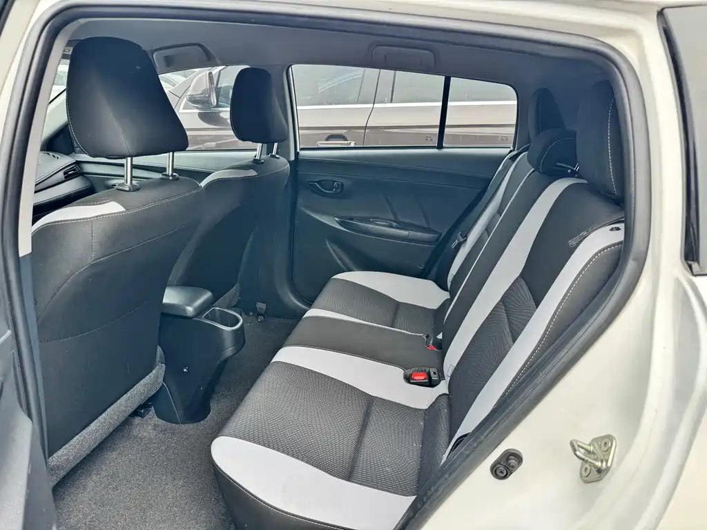 Toyota Yaris L 2022 — фото 4