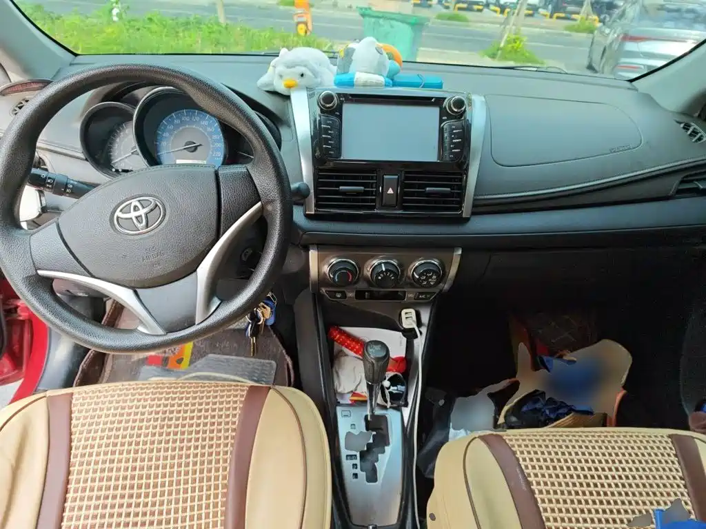 Toyota Yaris L 2015 — фото 5