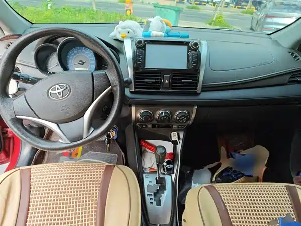 Toyota Yaris L 2015
