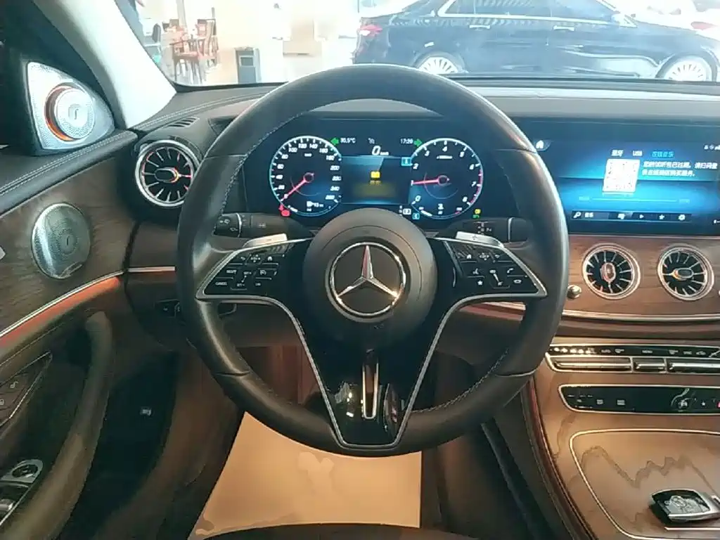 Mercedes-Benz E-Class 2022 — фото 11