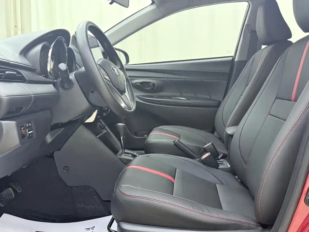 Toyota Yaris L 2022 — фото 12