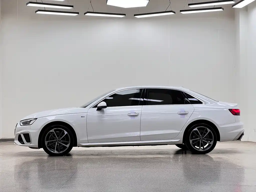Audi A4L 2022 — фото 10