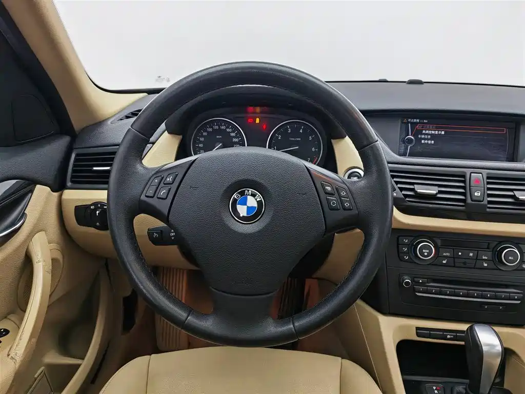 BMW X1 2012 — фото 11