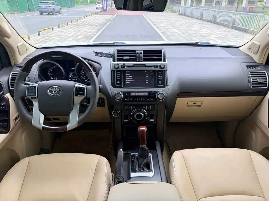 Toyota Prado 2016 — фото 9