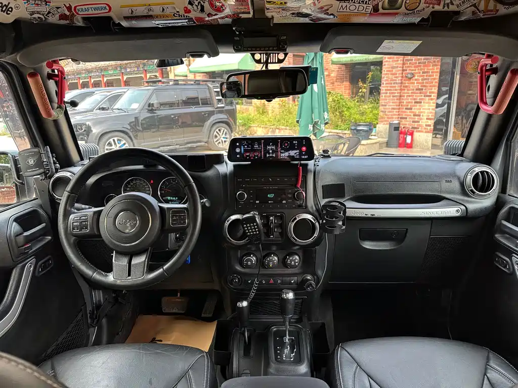 Jeep Wrangler 2018 — фото 16
