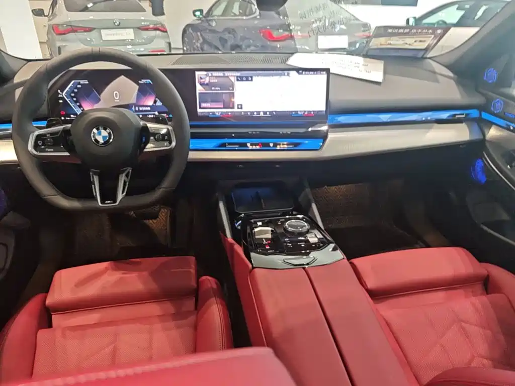 BMW 5 Series 2025 — фото 16