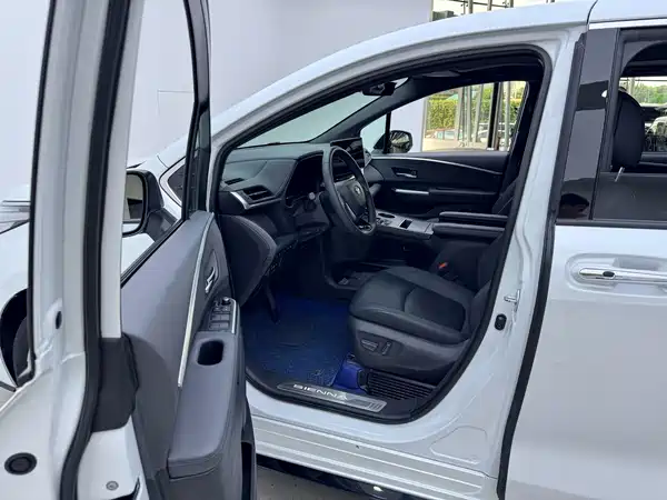 Toyota Sienna 2024