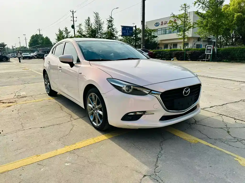 Mazda 3 Axela 2018 — фото 3