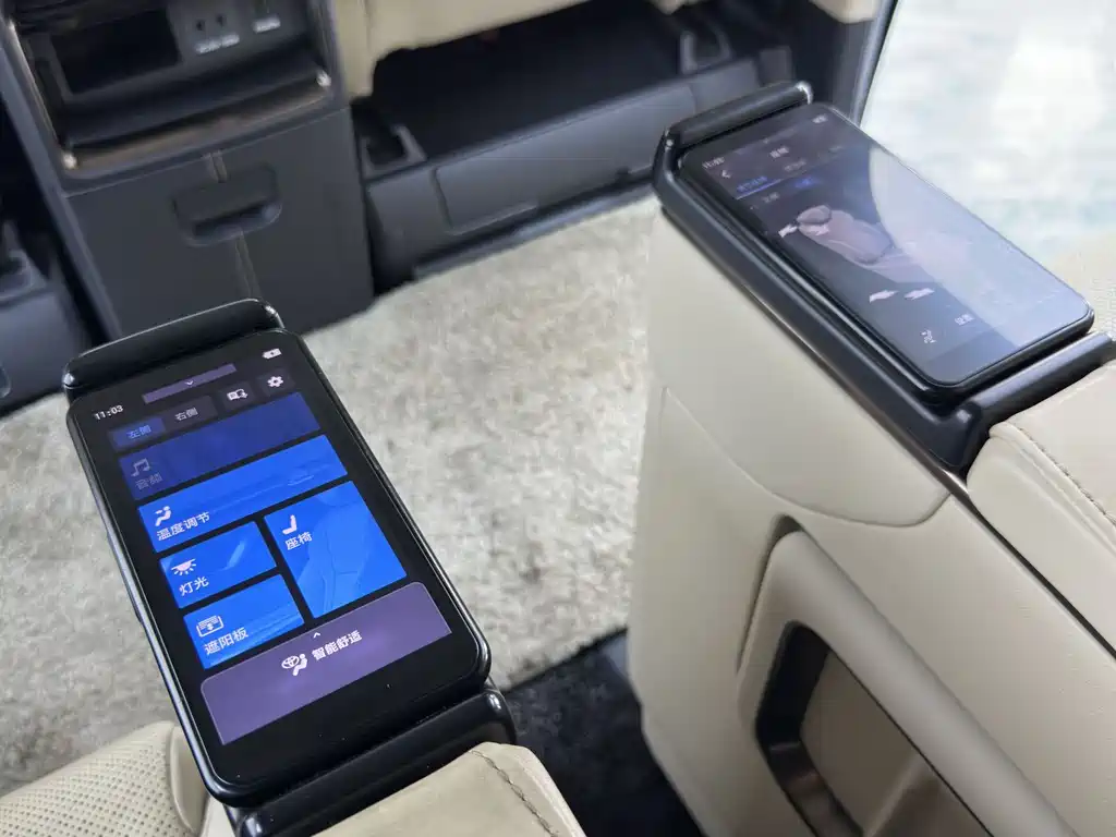 Toyota Alphard 2024 — фото 27