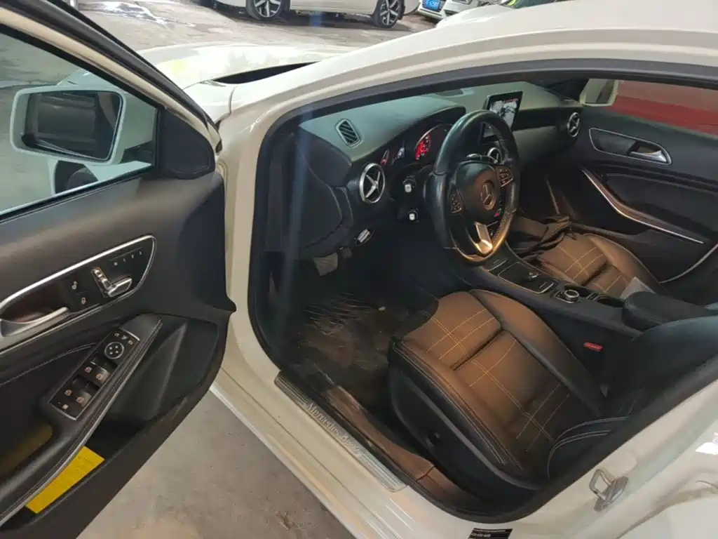 Mercedes-Benz A-Class 2017 — фото 16