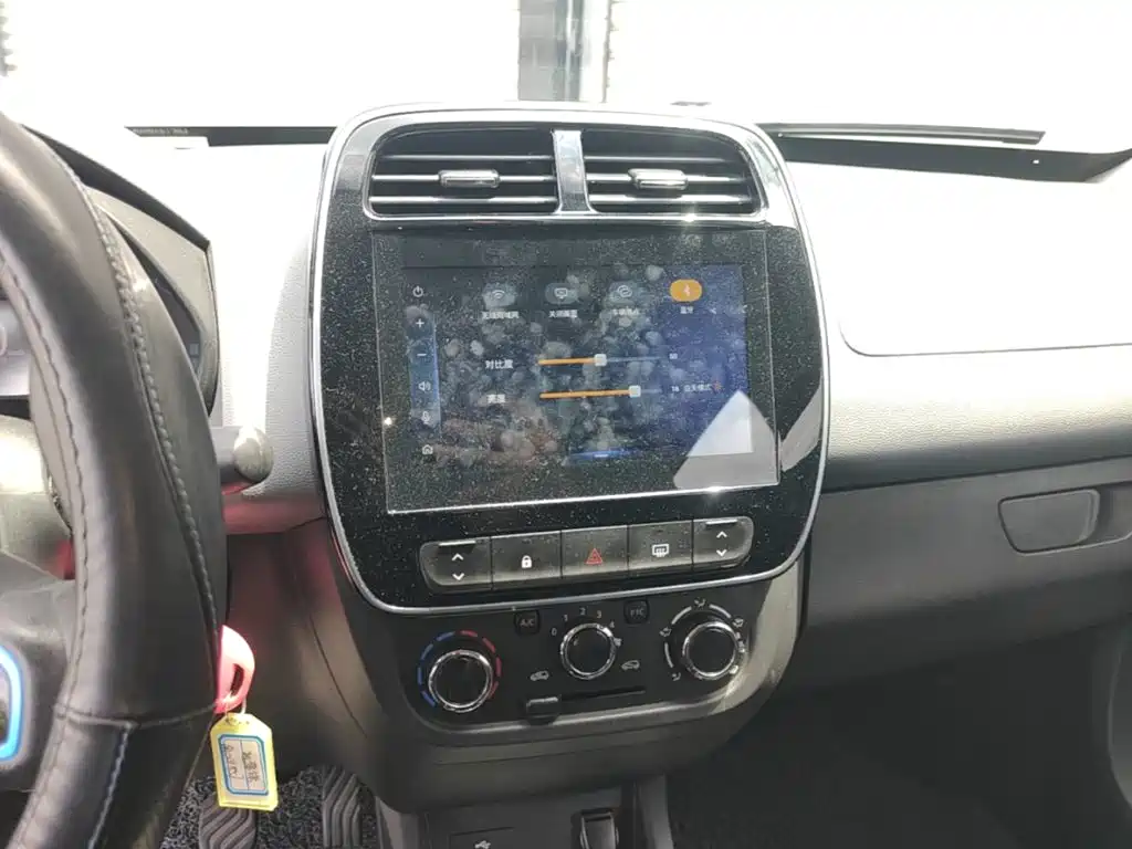 Renault Eno 2020 — фото 13