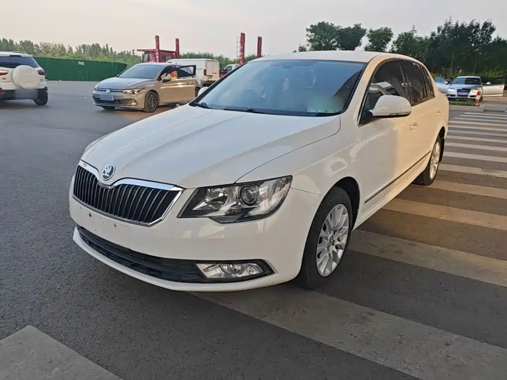 Skoda Superb 2014 — фото 1