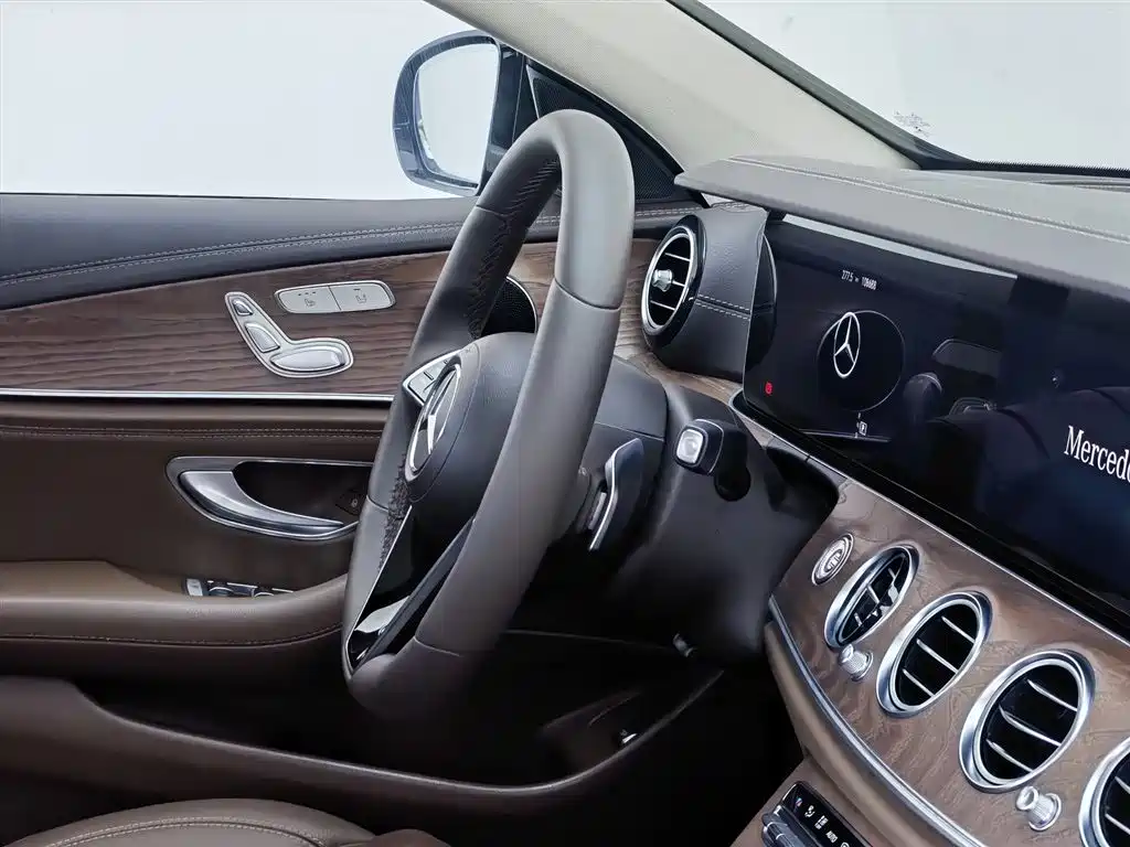 Mercedes-Benz E-Class 2022 — фото 22