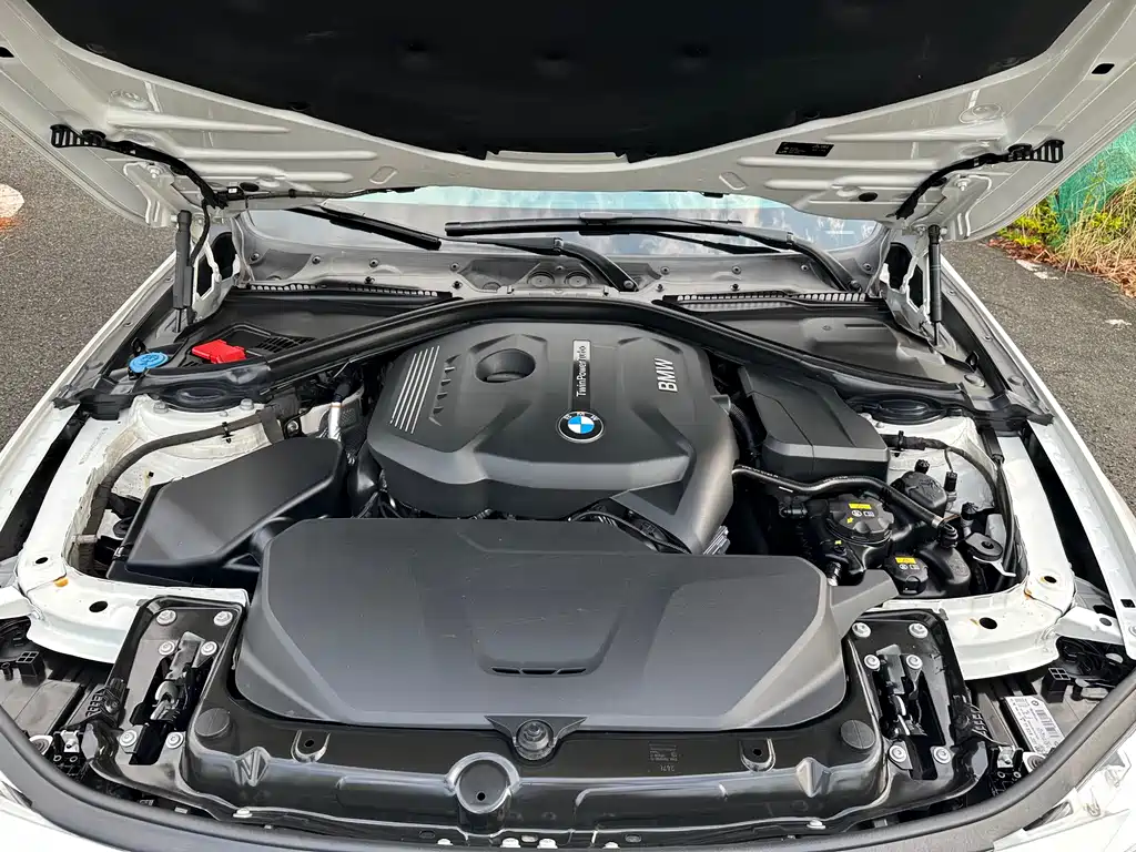 BMW 3 Series 2017 — фото 15