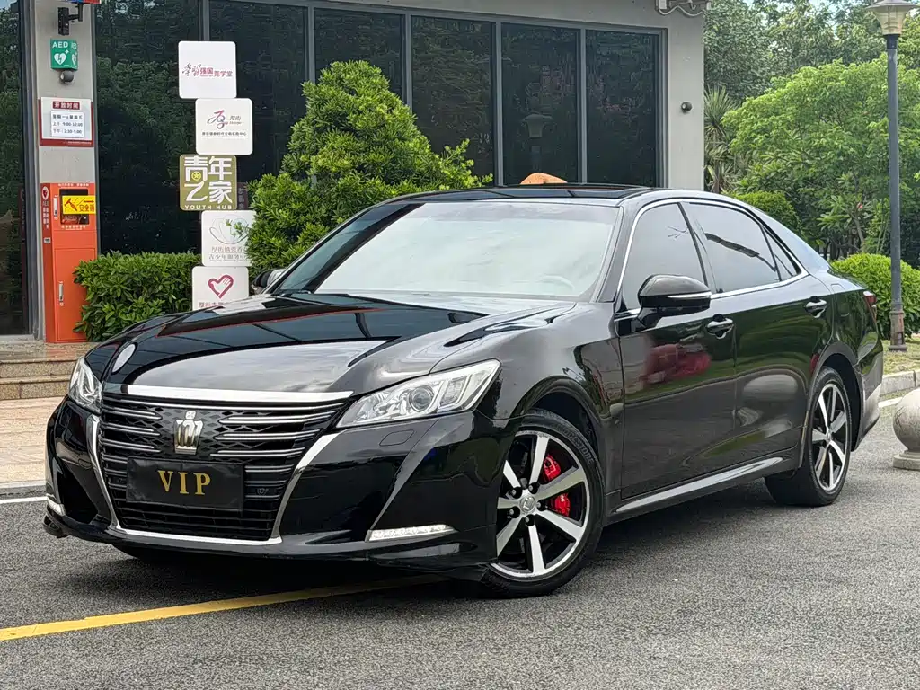 Toyota Crown 2018 — фото 1