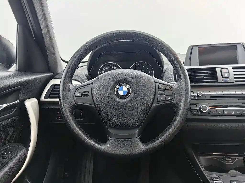 BMW 1 Series 2015 — фото 11