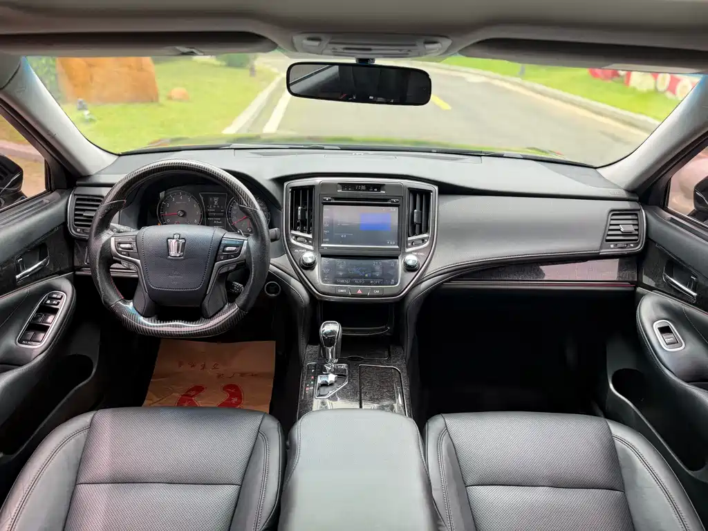 Toyota Crown 2018 — фото 13
