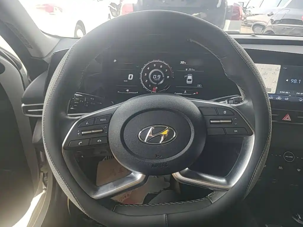 Hyundai Elantra 2021 — фото 11