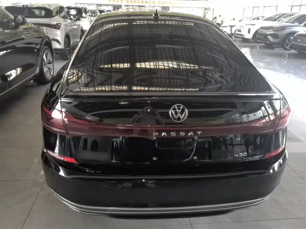 Volkswagen Passat Plug-In Hybrid 2025 — фото 4