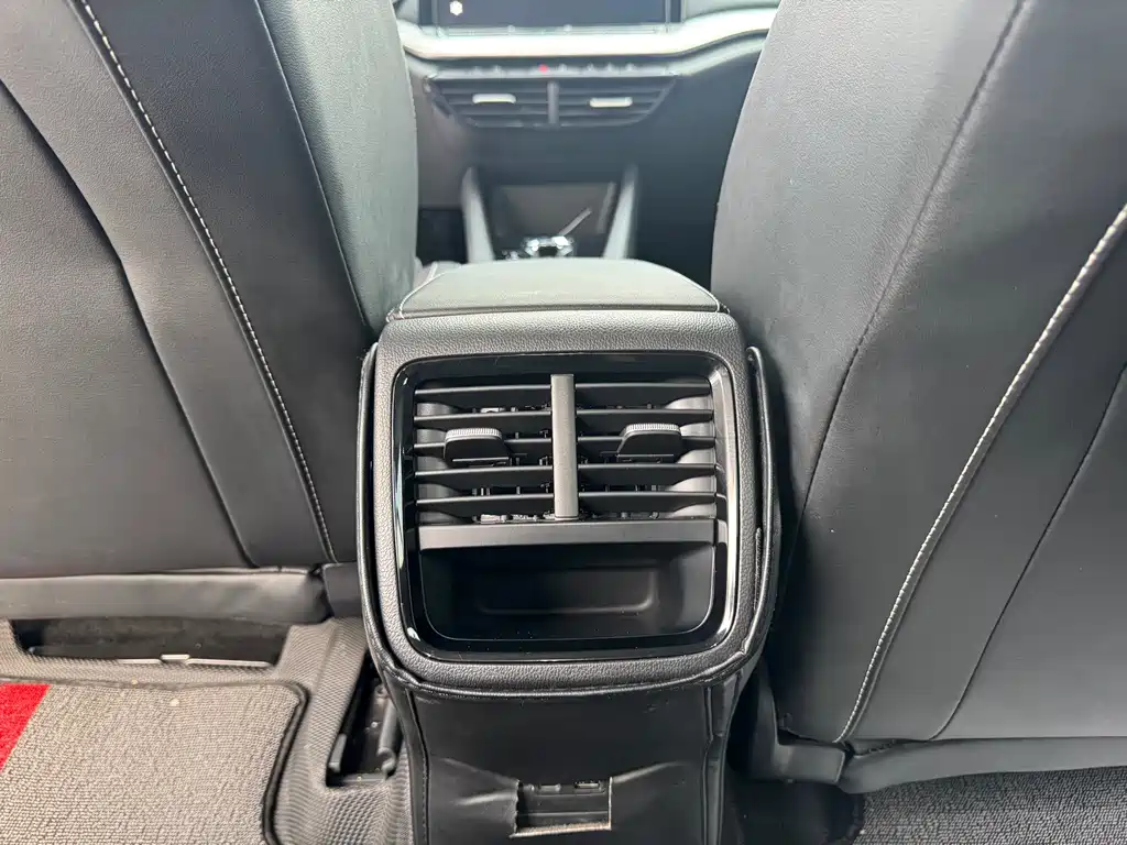Skoda Octavia 2023 — фото 12
