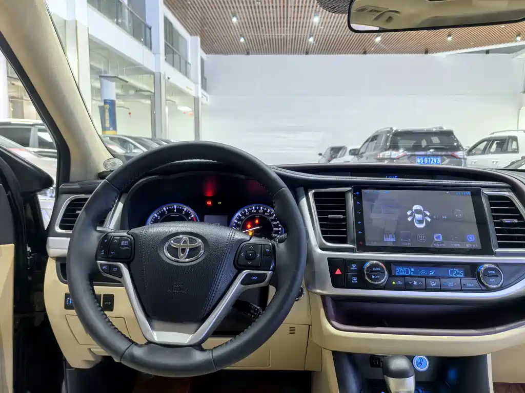 Toyota Highlander 2017 — фото 16