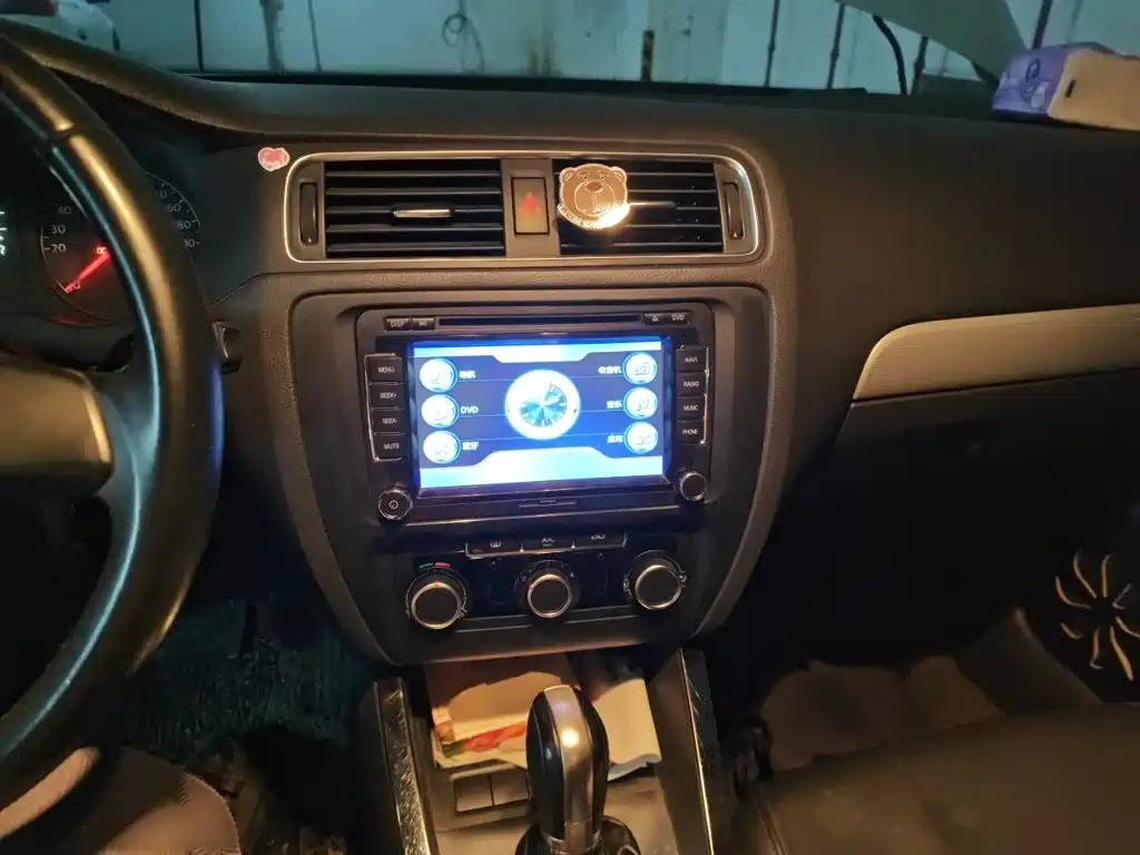 Volkswagen Sagitar 2014
