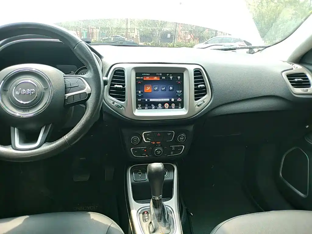 Jeep Compass 2017 — фото 10