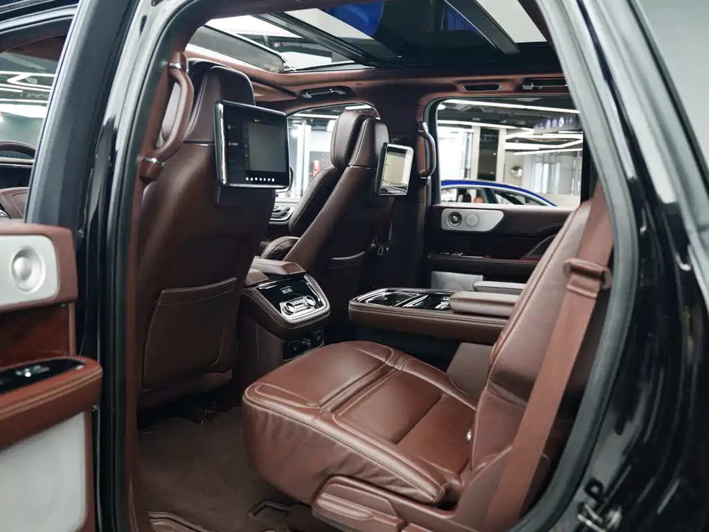 Lincoln Navigator 2021 — фото 11