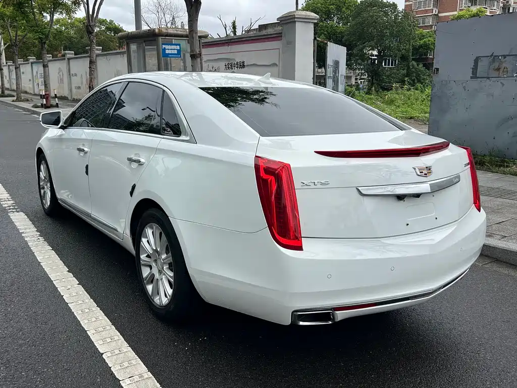 Cadillac XTS 2016 — фото 17