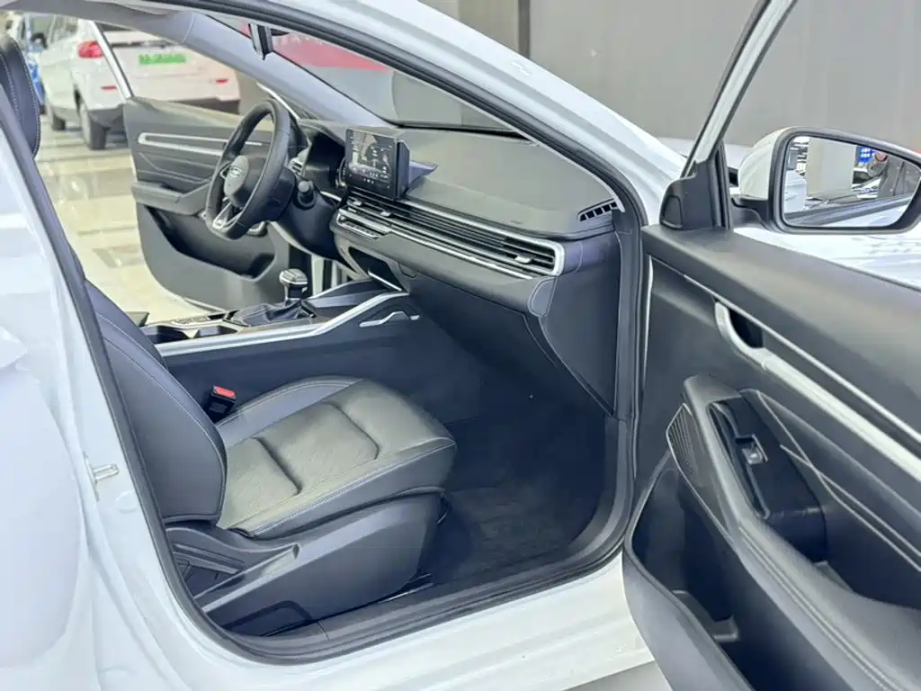 Geely Emgrand 2022 — фото 21