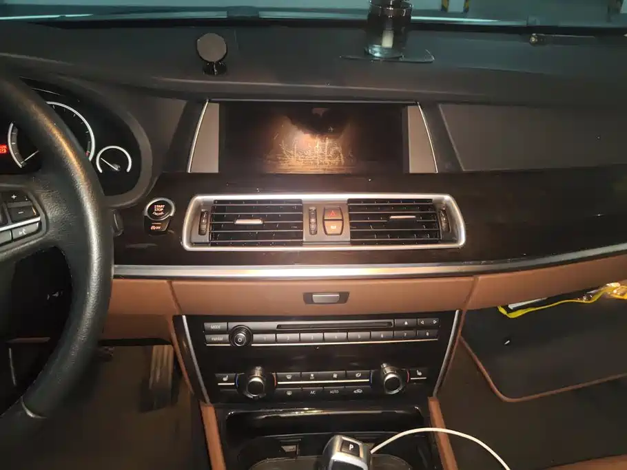 BMW 5 Series GT 2017 — фото 13