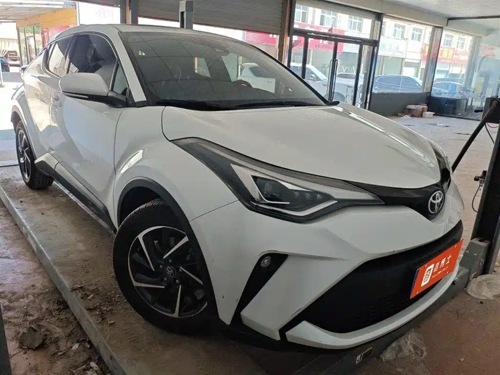 Toyota C-HR 2021 — фото 2