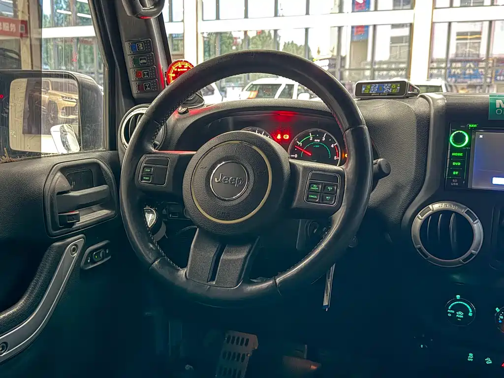 Jeep Wrangler 2015 — фото 20