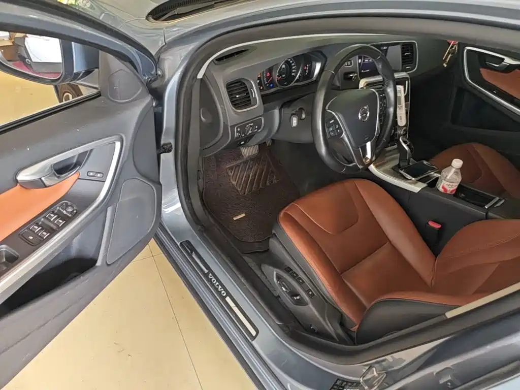 Volvo S60 2018 — фото 16