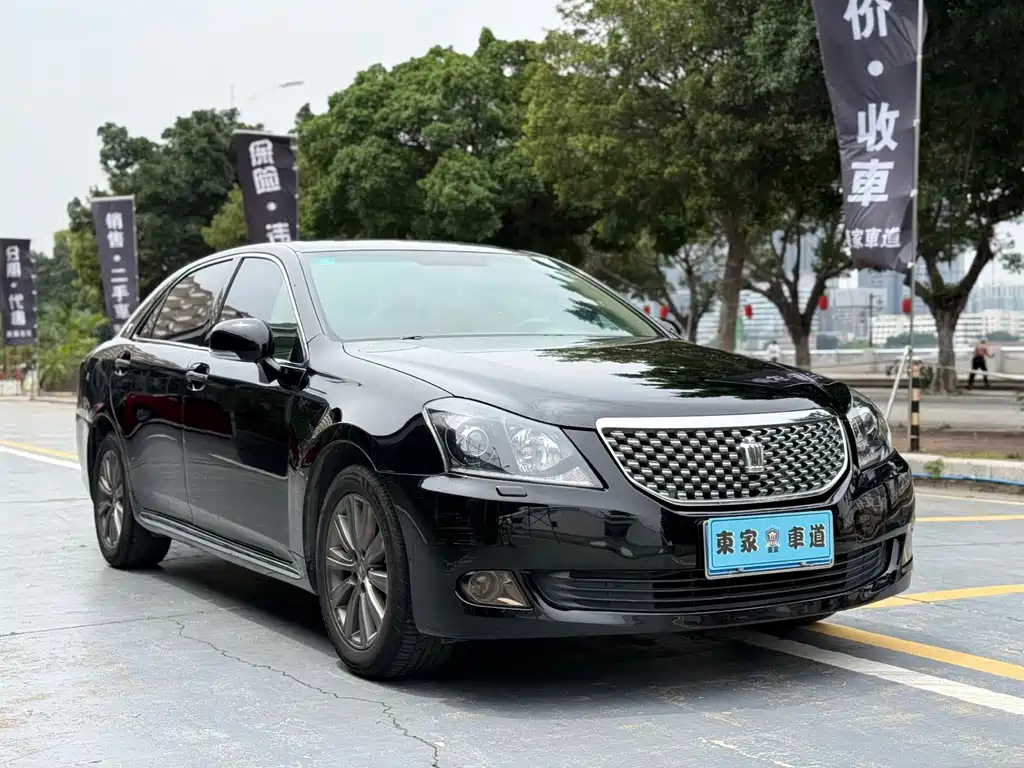 Toyota Crown 2011