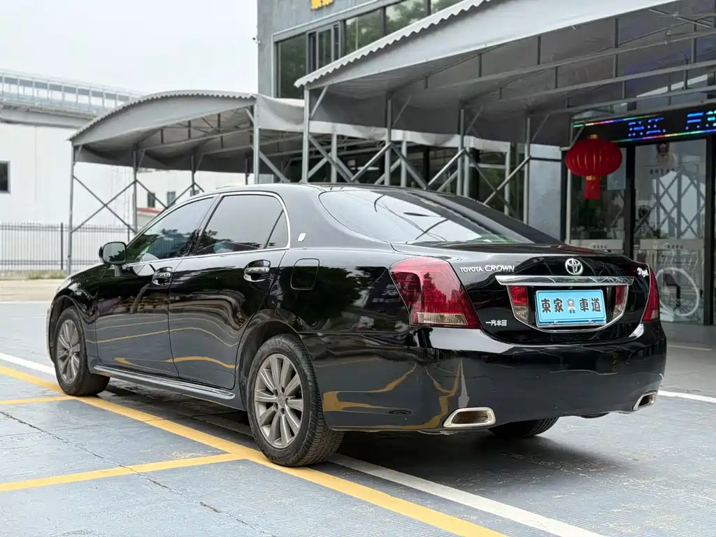 Toyota Crown 2011