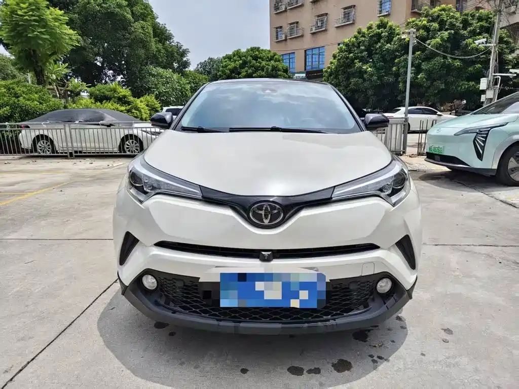 Toyota C-HR 2019 — фото 2
