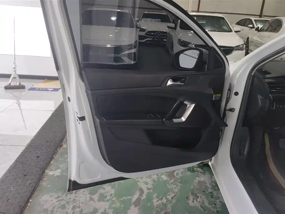 Peugeot 408 2017