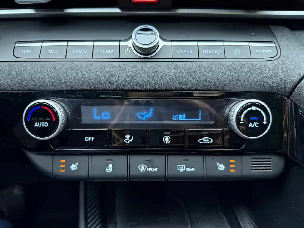 Hyundai Elantra 2023 — фото 13