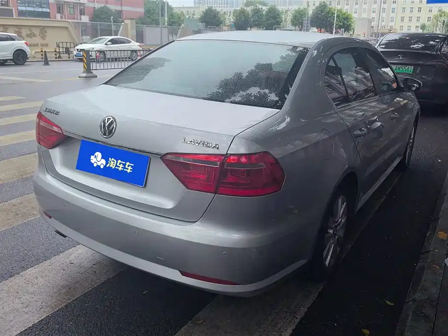 Volkswagen Lavida 2013