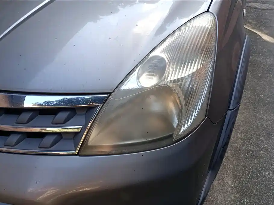 Nissan Livina 2010