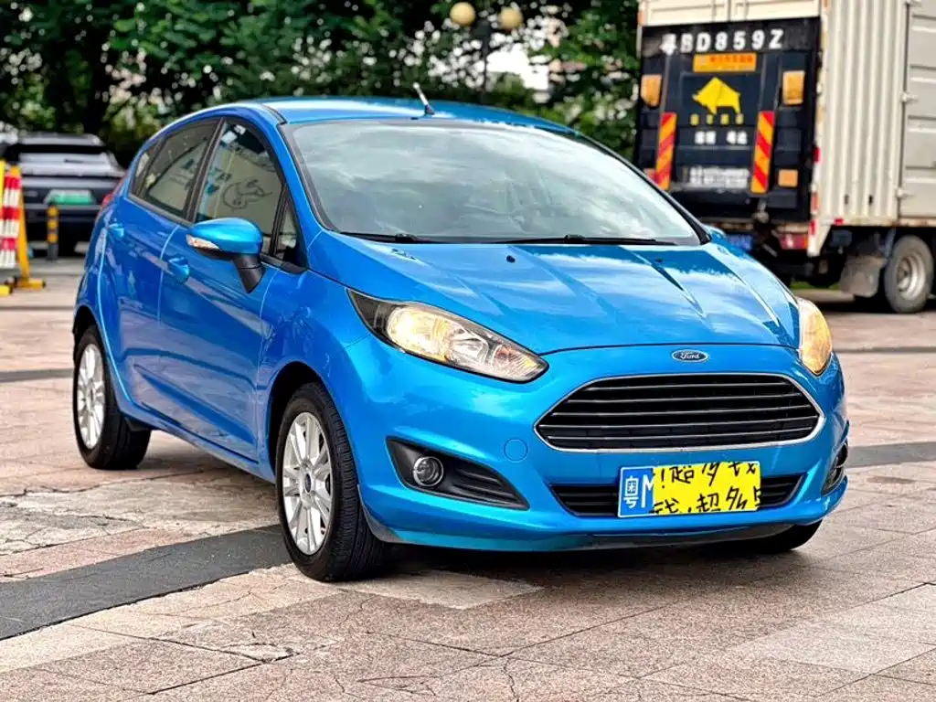 Ford Fiesta 2013 — фото 3