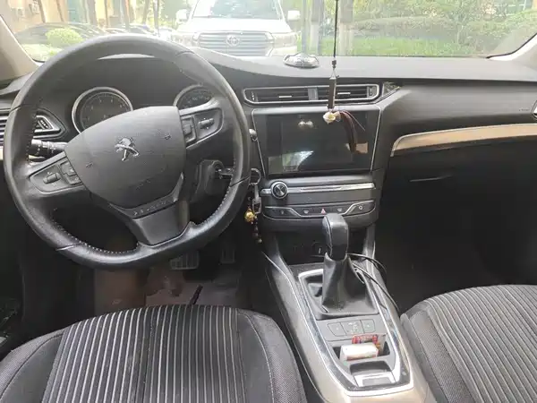 Peugeot 408 2015
