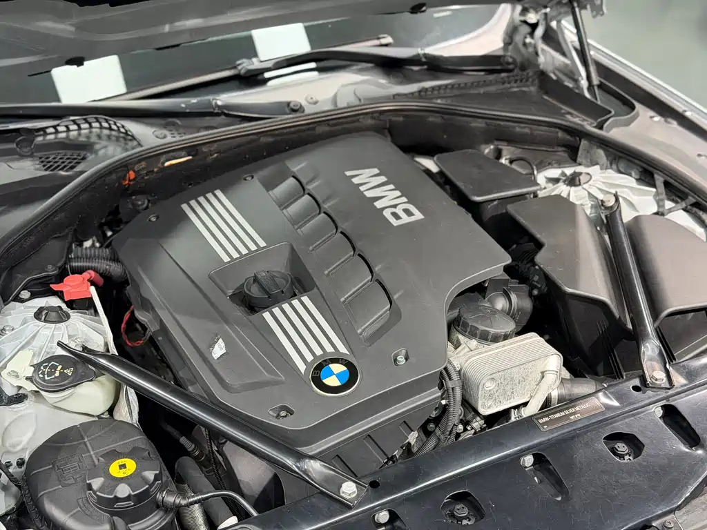 BMW 5 Series 2011 — фото 18